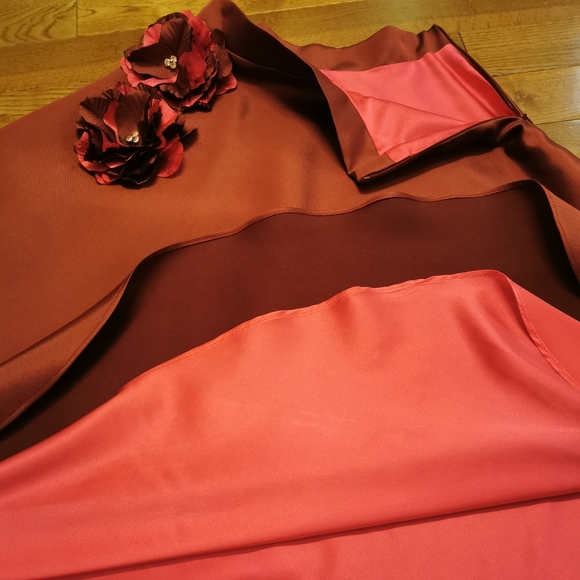 Silk Wool skirt with floral embellishment - Picture 12 of 13